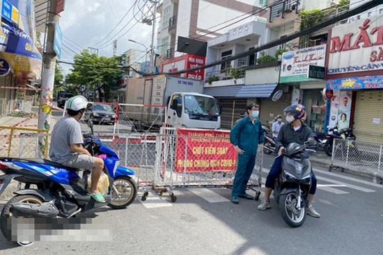 Số ca nhiễm ở TP.HCM đang đi ngang, có xu hướng giảm nhưng chưa bền vững