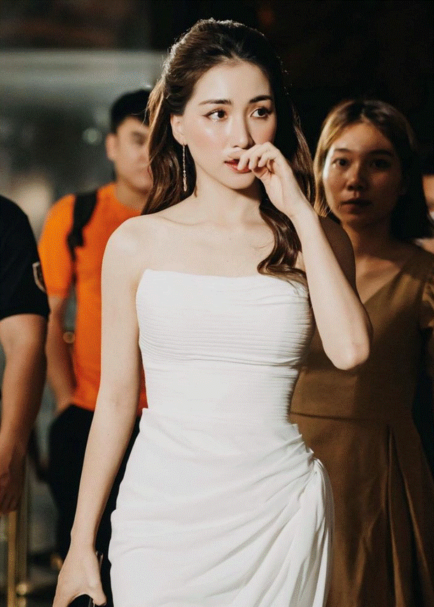 Diện bikini để lộ vòng 1 khủng, Hoà Minzy bị netizen soi đã xoá hình xăm tên Công Phượng ở ngực trái-2