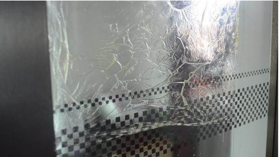 Mặt kính bếp dính dầu khó lau? Mách bạn mẹo dọn dẹp không để lại vết bẩn lại tiết kiệm thời gian-5