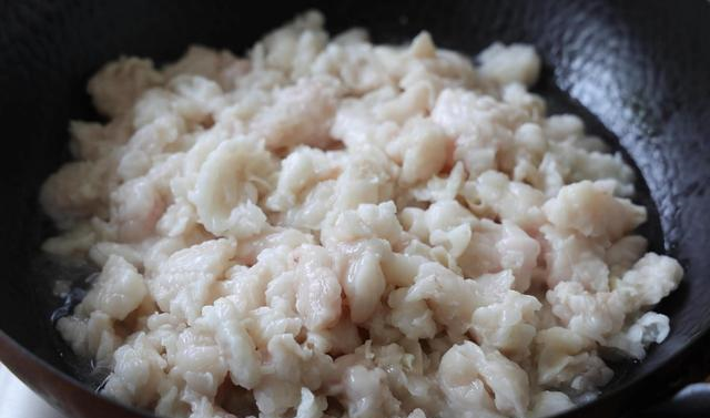 Rán mỡ lợn đừng cho thẳng vào nồi, hãy thêm bước này mỡ sẽ trắng tinh, thơm phức-5