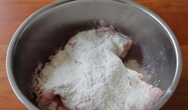 Rán mỡ lợn đừng cho thẳng vào nồi, hãy thêm bước này mỡ sẽ trắng tinh, thơm phức-2