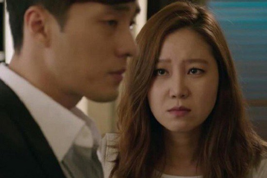 Sáng vừa bị tai nạn xe, chiều về vợ lại đề cập chuyện ly hôn, tôi mỉm cười đồng ý, ai ngờ em lại khóc vì hối hận