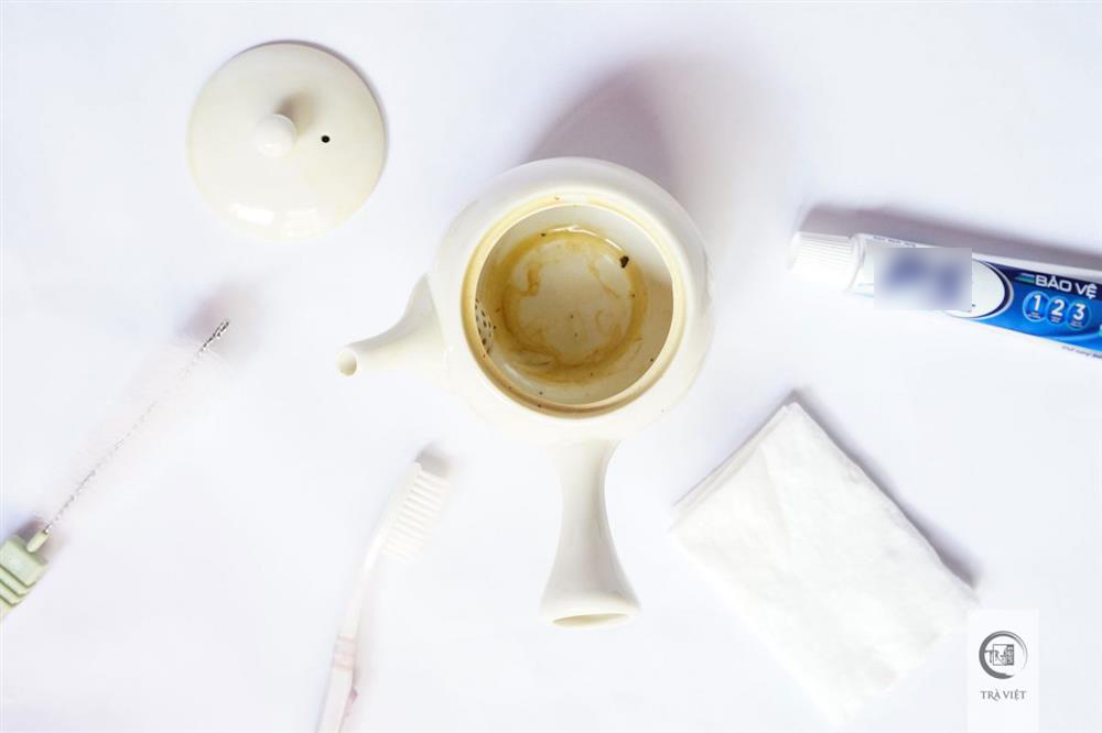 Dù vết trà trong ấm có dày đến đâu vẫn có thể được làm sạch bằng mẹo nhỏ này-2