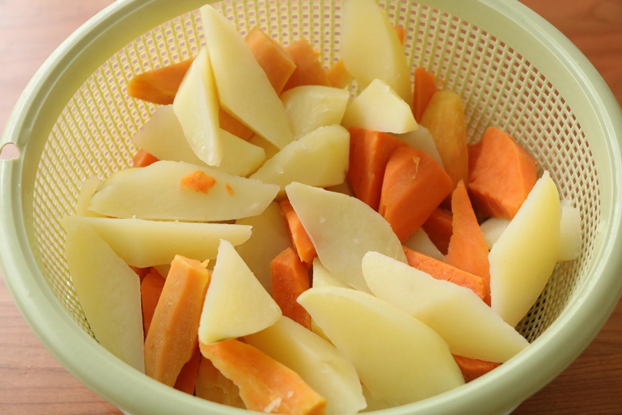 Không mua được khoai lắc nữa thì tự vào bếp làm, hóa ra vừa dễ vừa ngon hơn hẳn!-3