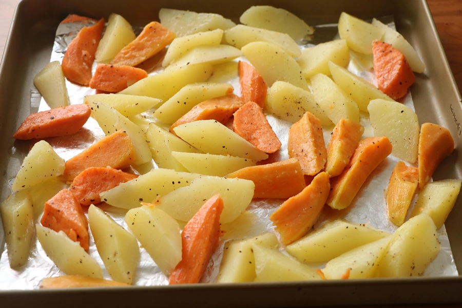 Không mua được khoai lắc nữa thì tự vào bếp làm, hóa ra vừa dễ vừa ngon hơn hẳn!-5