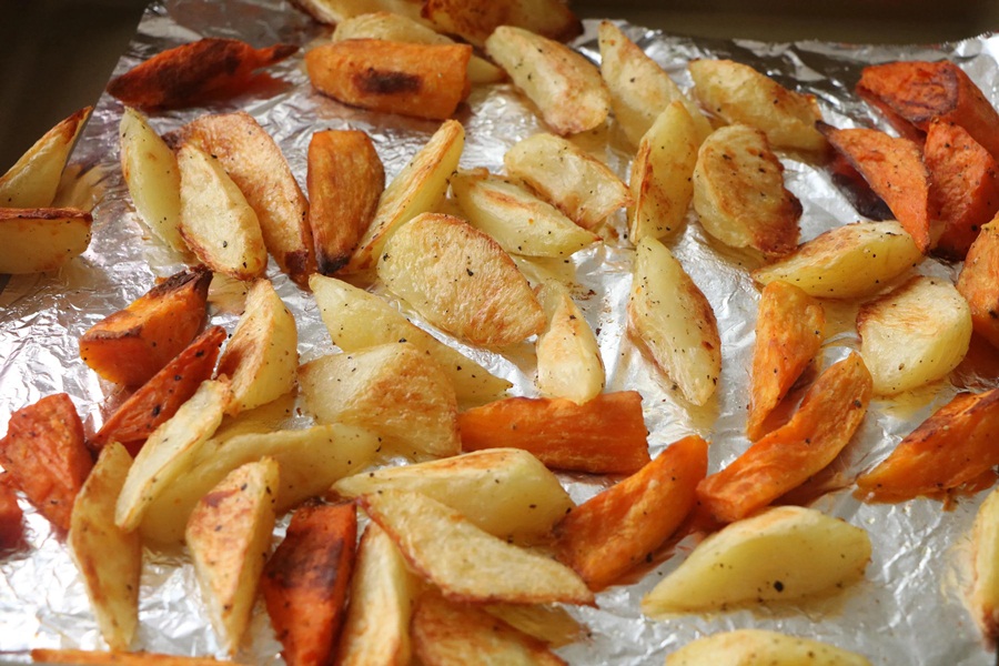 Không mua được khoai lắc nữa thì tự vào bếp làm, hóa ra vừa dễ vừa ngon hơn hẳn!-6