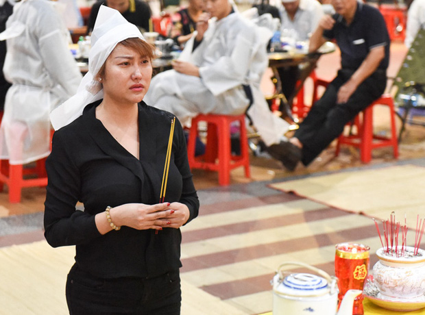 Phi Thanh Vân xót xa vì mẹ ruột qua đời nhưng không thể ở bên, Ốc Thanh Vân và dàn sao gửi lời tiễn biệt-7