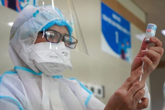 Ngày 15/8, có thêm 9.580 ca COVID-19 mới, đã tiêm hơn 14,4 triệu liều vắc xin