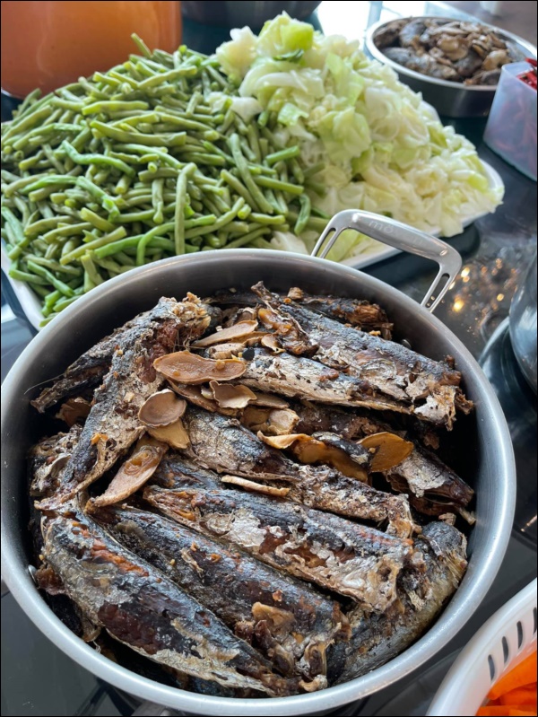 Trương Ngọc Ánh tự vào bếp nấu nhiều đồ ăn ngon, thử tay nghề trước khi đổi món gửi tặng bệnh viện dã chiến-9