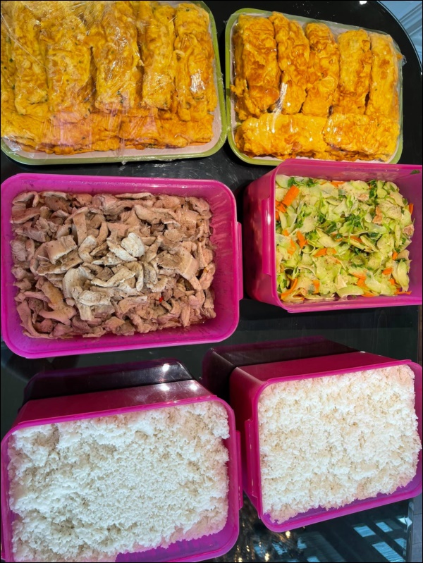 Trương Ngọc Ánh tự vào bếp nấu nhiều đồ ăn ngon, thử tay nghề trước khi đổi món gửi tặng bệnh viện dã chiến-10