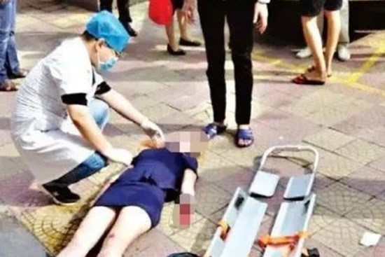 Bị cưỡng hiếp đến 8 lần dẫn tới mang thai, cô bé 14 tuổi nhảy lầu tự tử