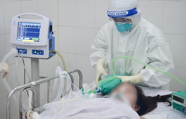 Cuộc chiến sinh tử cứu cả hai hoặc mất cả hai trong bệnh viện có 600 sản phụ là F0-2