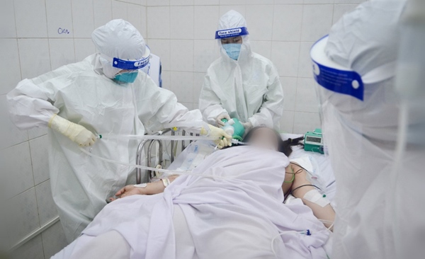 Cuộc chiến sinh tử cứu cả hai hoặc mất cả hai trong bệnh viện có 600 sản phụ là F0-3