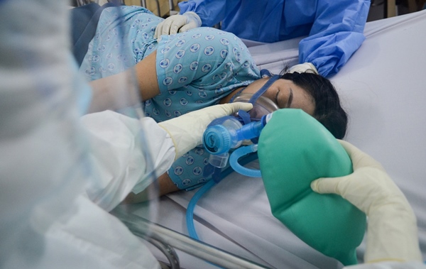 Cuộc chiến sinh tử cứu cả hai hoặc mất cả hai trong bệnh viện có 600 sản phụ là F0-5