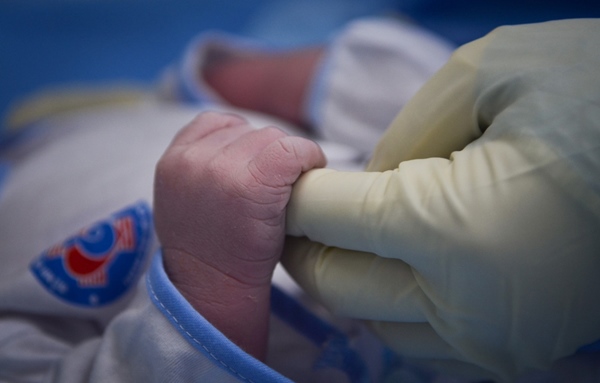 Cuộc chiến sinh tử cứu cả hai hoặc mất cả hai trong bệnh viện có 600 sản phụ là F0-10