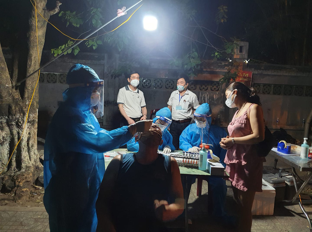 Nam thanh niên trèo tường trốn khỏi khu cách ly để ra ngoài vì thèm thuốc lá-2