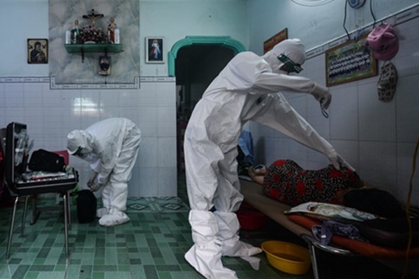 Giả câm điếc để tránh bị phạt vì ra đường không lý do-1