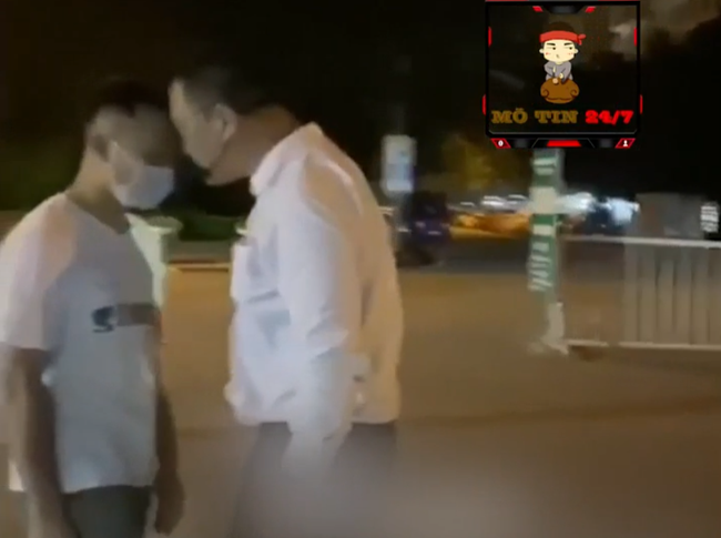 Người đàn ông tự nhận tao là tiến sĩ chửi bới, xúc phạm cán bộ trực chốt, lớn tiếng thách thức bắt đi, cứ chờ đấy-1