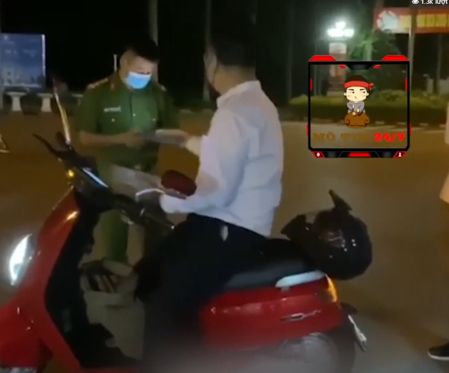 Người đàn ông tự nhận tao là tiến sĩ chửi bới, xúc phạm cán bộ trực chốt, lớn tiếng thách thức bắt đi, cứ chờ đấy-2