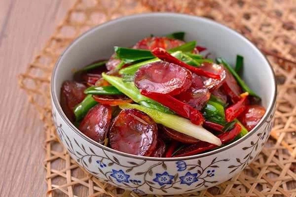 2 loại thịt được giới chuyên gia cảnh báo là sát thủ dễ gây ung thư ruột, đáng tiếc lại hay có mặt trong mâm cơm người Việt-2