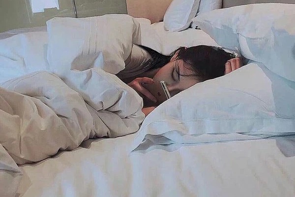 Người gan kém thường có 3 biểu hiện đặc trưng khi đi ngủ, mong rằng bạn không xuất hiện bất kỳ cái nào-1