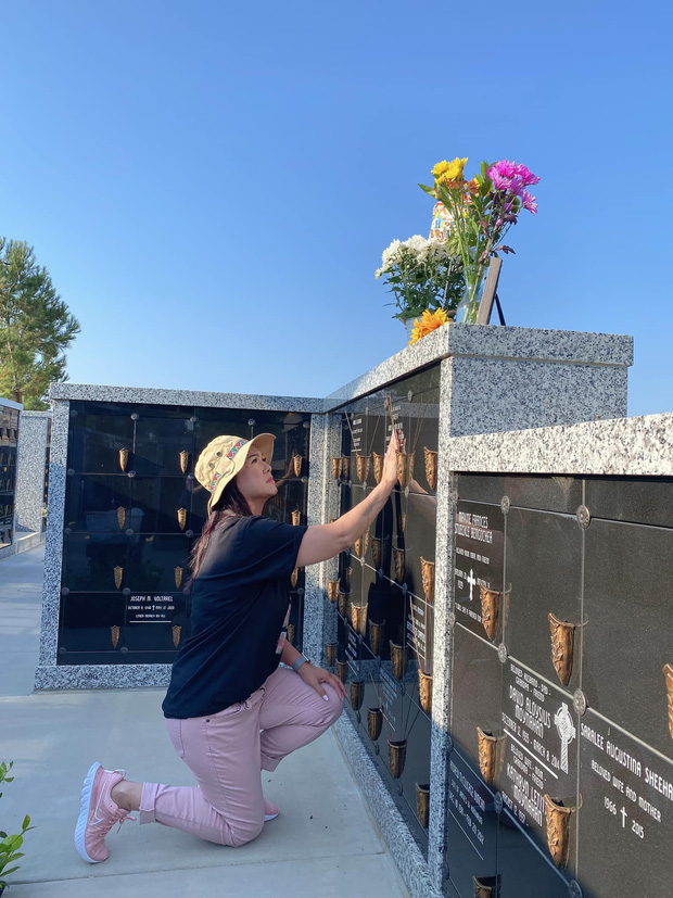 Hoài Linh chuẩn bị 1 món đặc biệt mừng sinh nhật cố NS Chí Tài ở nhà thờ Tổ, khiến Phương Loan xúc động chia sẻ ngay và luôn-6