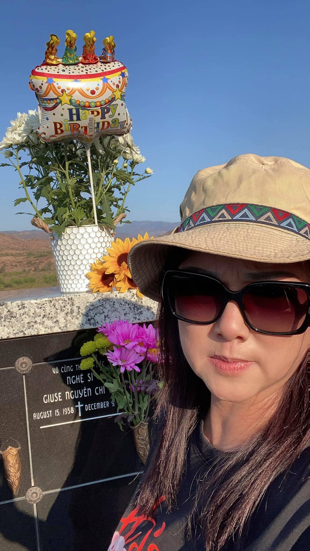 Hoài Linh chuẩn bị 1 món đặc biệt mừng sinh nhật cố NS Chí Tài ở nhà thờ Tổ, khiến Phương Loan xúc động chia sẻ ngay và luôn-5