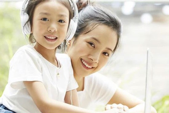 Đây là biểu hiện của cha mẹ thông thái, cách họ làm hàng ngày khiến trẻ luôn hạnh phúc và phát triển toàn diện