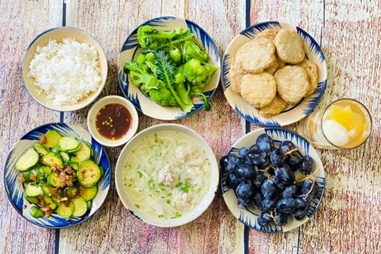 Mâm cơm mùa giãn cách: 5 món ngon lành, nấu nhanh mà đủ chất