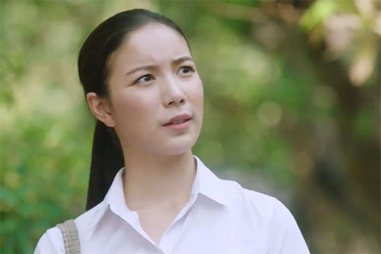 Tôi 26, chồng 47, đi mua sắm cùng nhau thì gặp đồng nghiệp, anh giới thiệu tôi thế này, tôi suýt đòi ly hôn