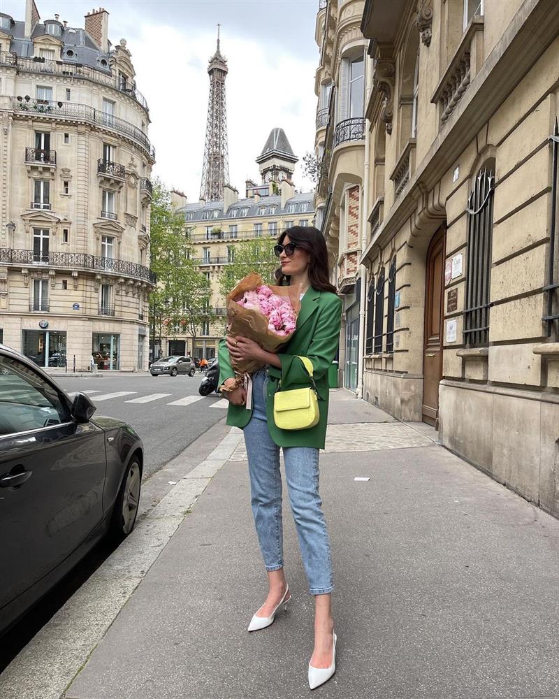 Kiểu giày thanh lịch mà gái Pháp mix với đủ kiểu trang phục, từ quần jeans cho đến váy vóc-7