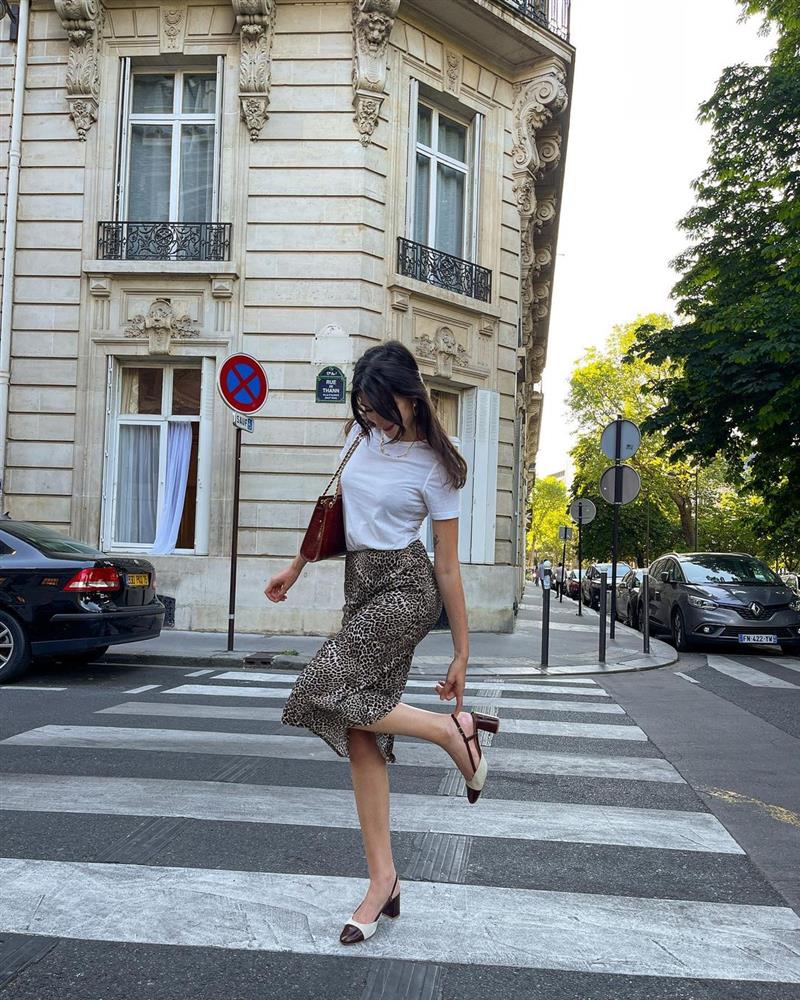 Kiểu giày thanh lịch mà gái Pháp mix với đủ kiểu trang phục, từ quần jeans cho đến váy vóc-8