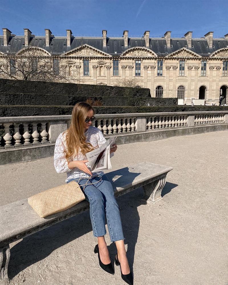 Kiểu giày thanh lịch mà gái Pháp mix với đủ kiểu trang phục, từ quần jeans cho đến váy vóc-9