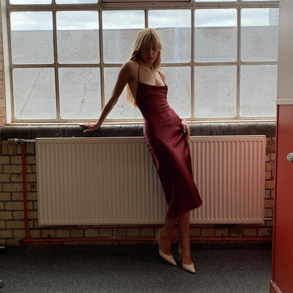 Kiểu giày thanh lịch mà gái Pháp mix với đủ kiểu trang phục, từ quần jeans cho đến váy vóc-12