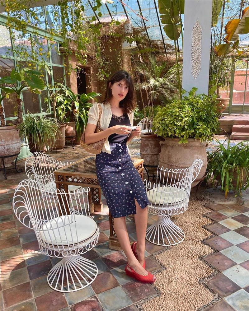 Kiểu giày thanh lịch mà gái Pháp mix với đủ kiểu trang phục, từ quần jeans cho đến váy vóc-15