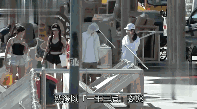 HOT: Châu Tinh Trì lộ ảnh hẹn hò mỹ nhân kém 42 tuổi, danh tính cô gái trong mối tình ông cháu” được hé lộ-2