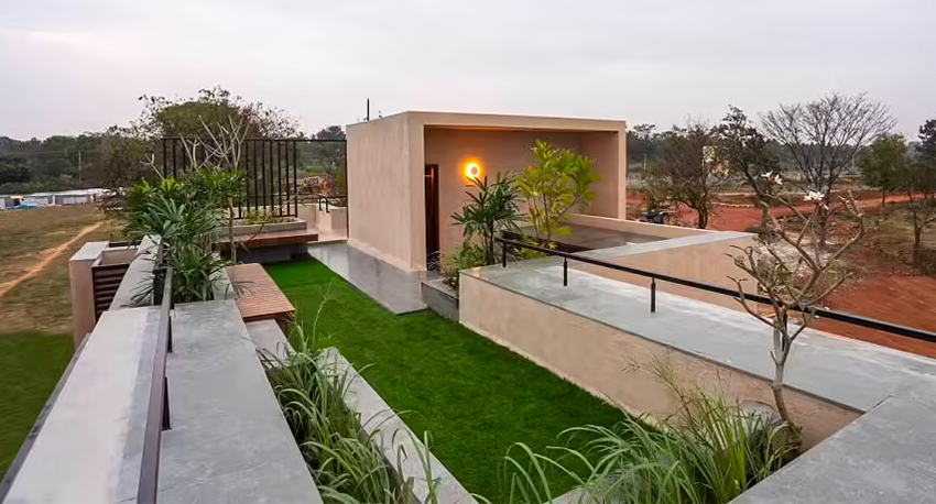 Ngôi nhà màu đất ấm áp dù có lợi thế về không gian nhưng lại thiết kế một mẩu trông như nằm sát mặt đất, hóa ra vì nguyên nhân ý nghĩa này-3