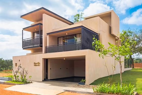 Ngôi nhà màu đất ấm áp dù có lợi thế về không gian nhưng lại thiết kế 