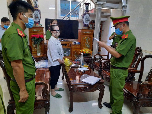 Bắt nữ quái hoạt động tín dụng đen, trút mưa roi dây điện lên người con nợ-2