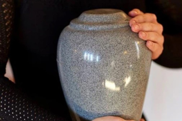 Hy hữu trong 30 năm, nhân viên nhà tang lễ phát hiện người chết” đang thở-2