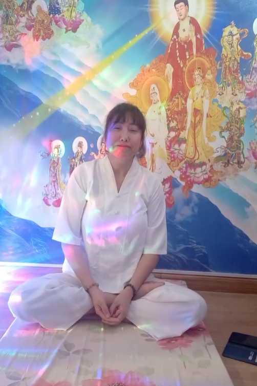 Phi Thanh Vân hai mắt sưng húp, livestream khóc nấc hối hận vì chưa thể làm điều này trước khi mẹ qua đời-1