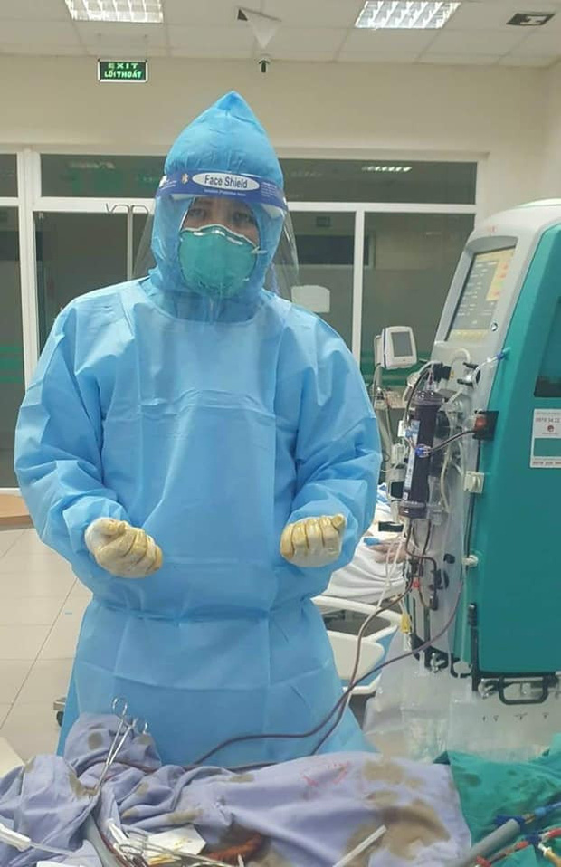 Xin bác sĩ nhường chồng tôi thở máy - Câu nói xúc động của cụ bà mắc Covid-19 và bức thư đặc biệt cụ ông gửi vợ từ phòng cấp cứu-1