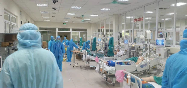 Xin bác sĩ nhường chồng tôi thở máy - Câu nói xúc động của cụ bà mắc Covid-19 và bức thư đặc biệt cụ ông gửi vợ từ phòng cấp cứu-4