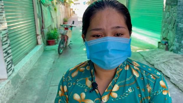 Mẹ đơn thân bật khóc nức nở thấy điều bí mật bên trong chiếc bánh mì từ thiện-2