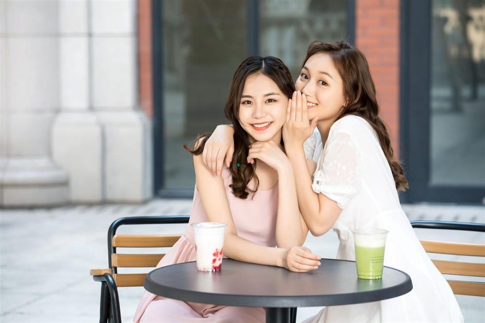 Mua tặng em dâu set đồ sơ sinh thì thấy bị ném hết ra thùng rác, tôi uất ức hỏi thì nhận được câu trả lời đau tê tái-1