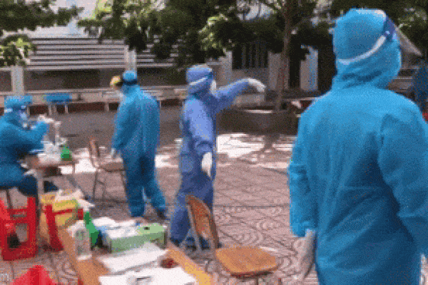 Cận cảnh nhân viên y tế 