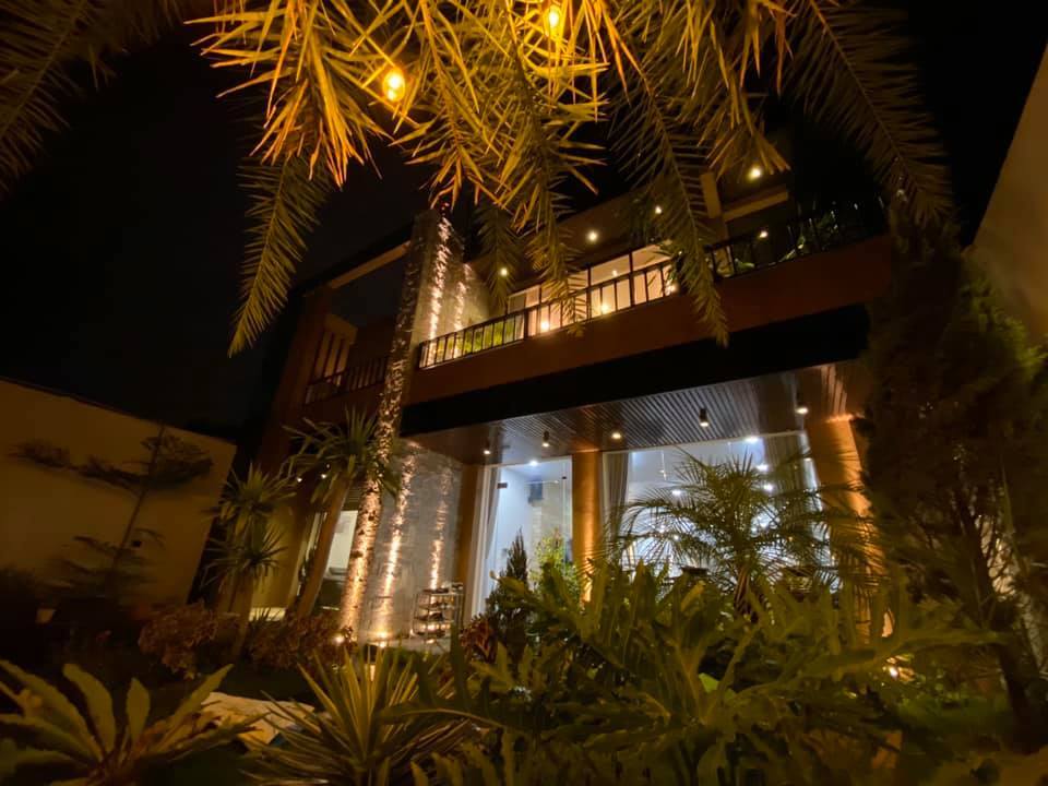 Khám phá ngôi nhà xây trên diện tích đất 900m2, đủ phòng gym, bể bơi-2