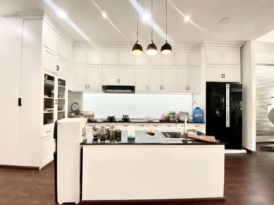 Khám phá ngôi nhà xây trên diện tích đất 900m2, đủ phòng gym, bể bơi-22