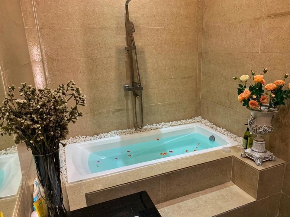 Khám phá ngôi nhà xây trên diện tích đất 900m2, đủ phòng gym, bể bơi-32