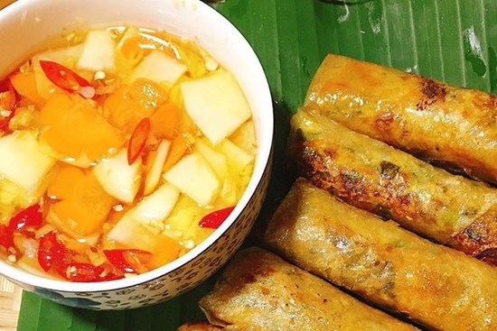 Cho vài lát loại củ này vào, nem rán giòn rụm, dầu không cặn đen